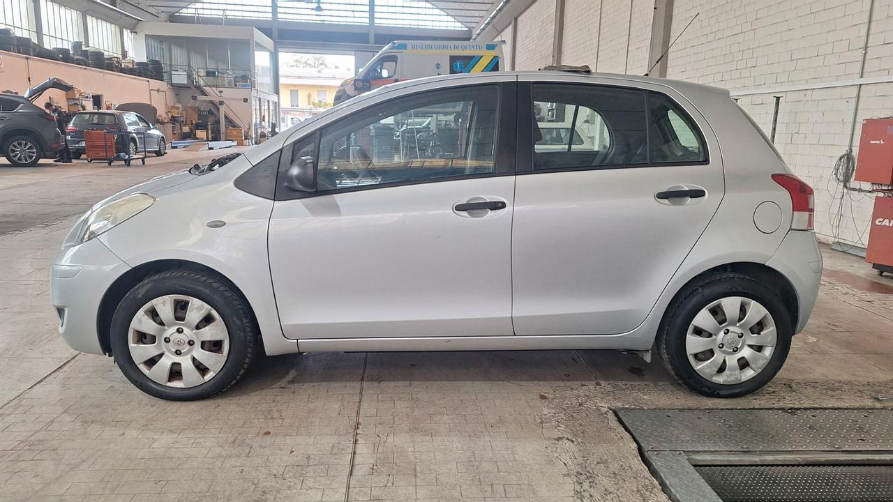 Toyota Yaris 1.0 5 porte Sol