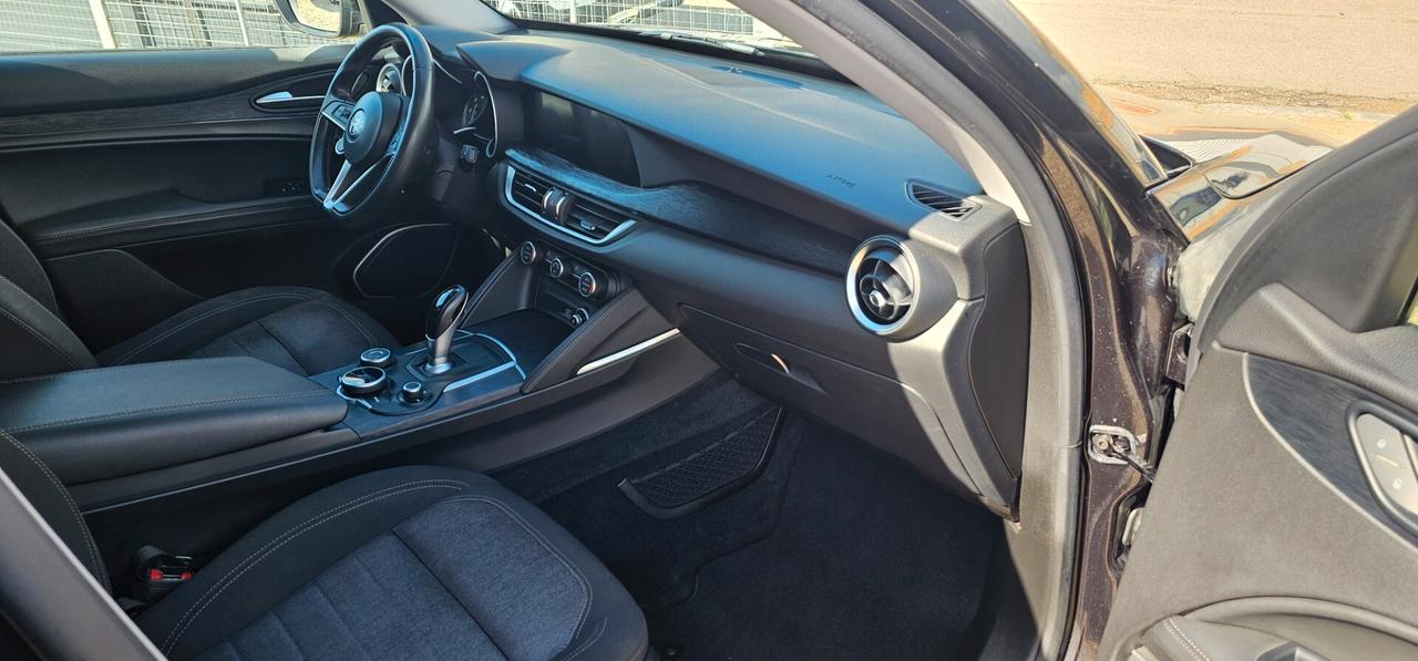 Alfa Romeo Stelvio 2.2 Turbodiesel 160 CV AT8 RWD Sport-Tech