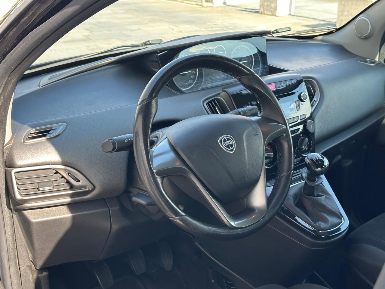 Lancia Ypsilon 1.2 69 CV 5 porte S&S Gold