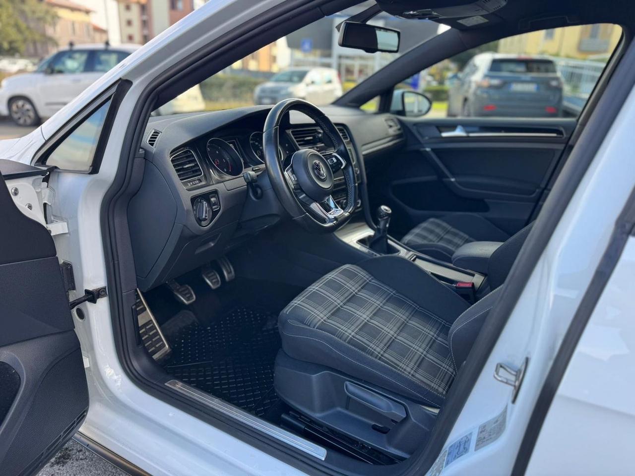 Volkswagen Golf Business 2.0 TDI GTD #8062