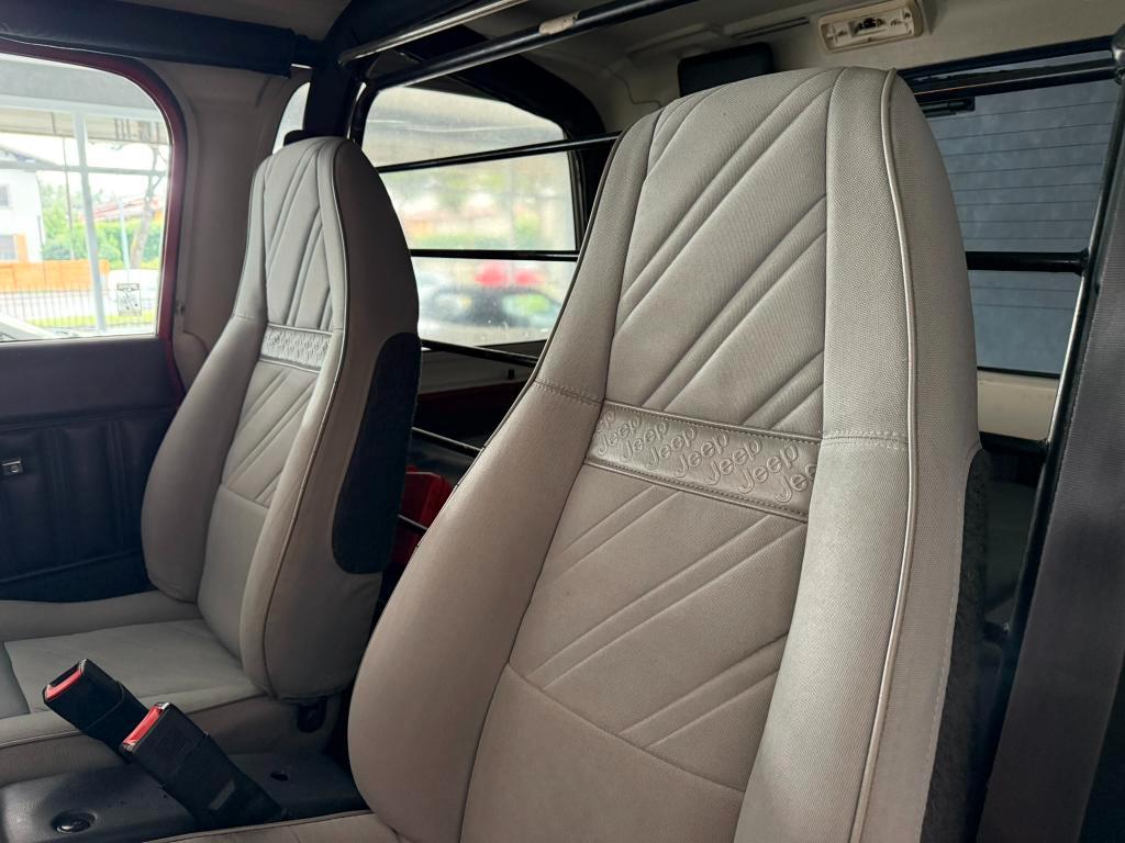 Jeep Wrangler Hard Top 4.0 Laredo autocarro