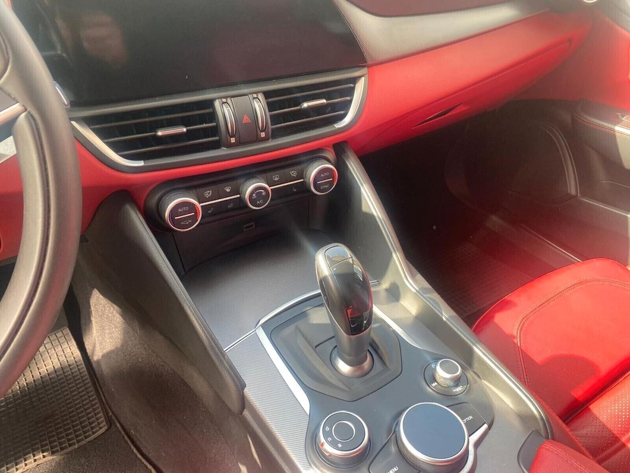 Alfa Romeo Giulia 2.2 Turbodiesel 210 CV AT8 AWD Q4 Veloce