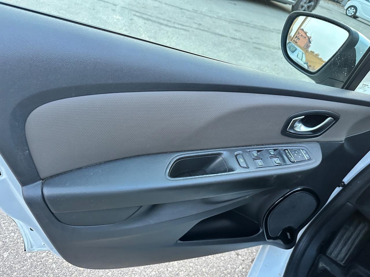 Renault Clio dCi 8V 90CV Start&Stop 5 porte cambio automatico