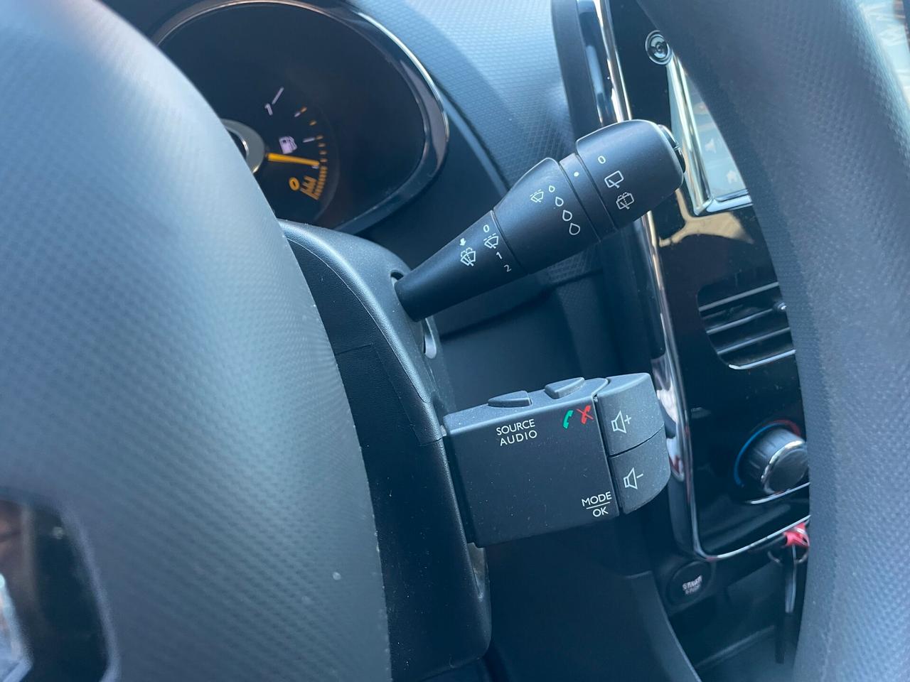 Renault Clio 1.2 75CV 5 porte Costume National +NAVI NEOPATENTATI