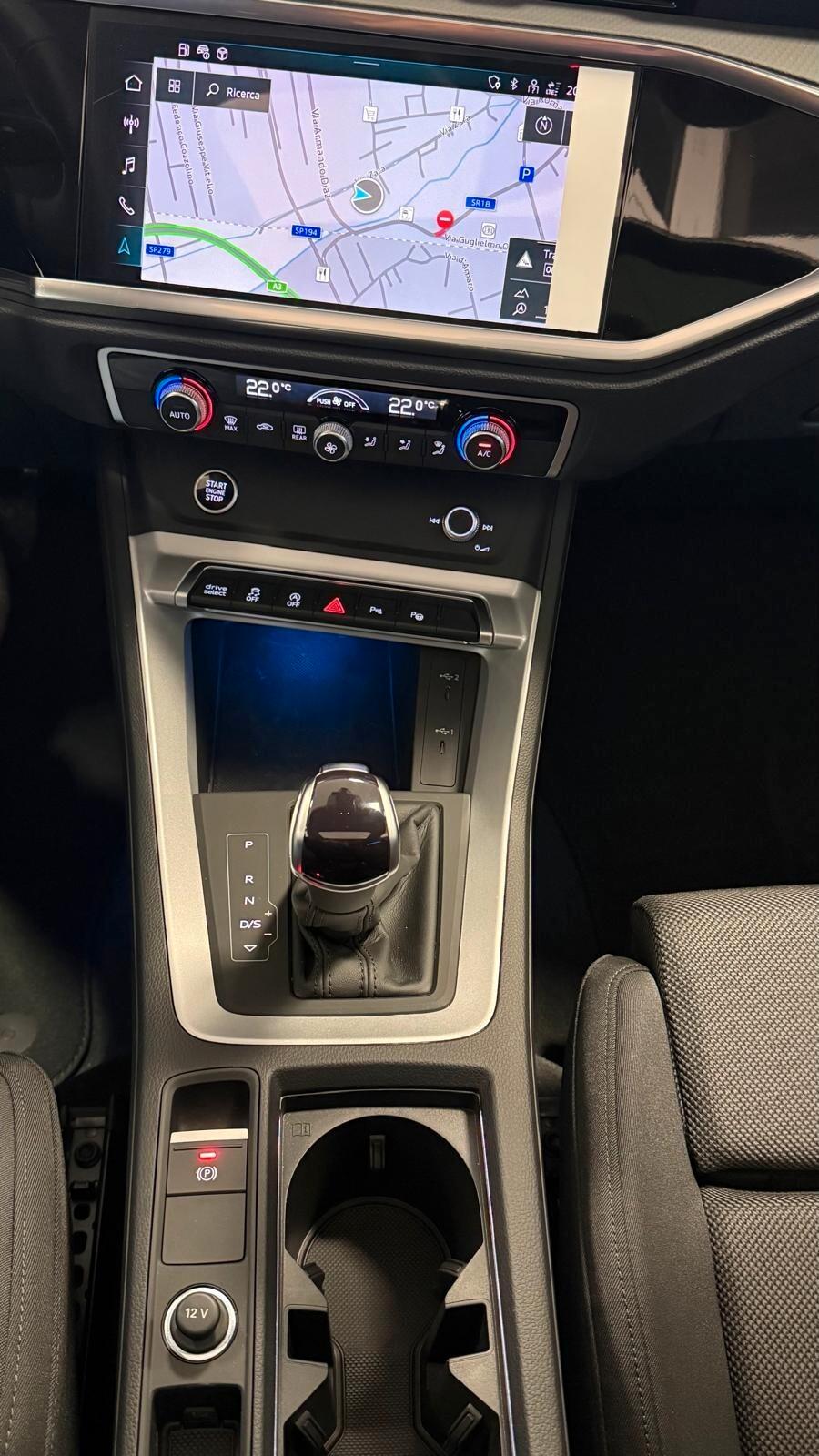 AUDI Q3 SPB 35 TDI IDENTITY BLACK KM0 2024 TETTO APRIBILE