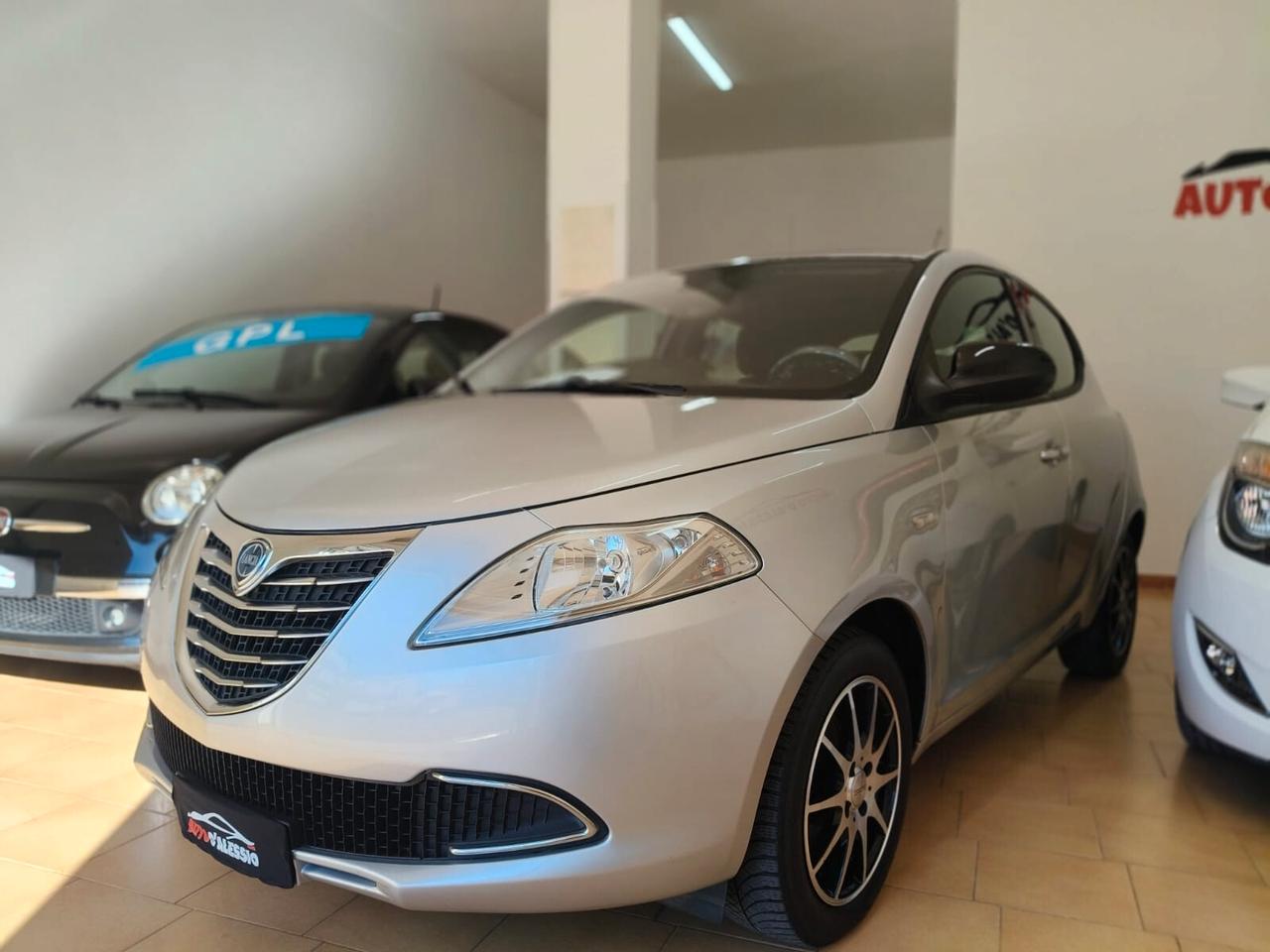 Lancia Ypsilon 1.2 69 CV 5 porte Silver