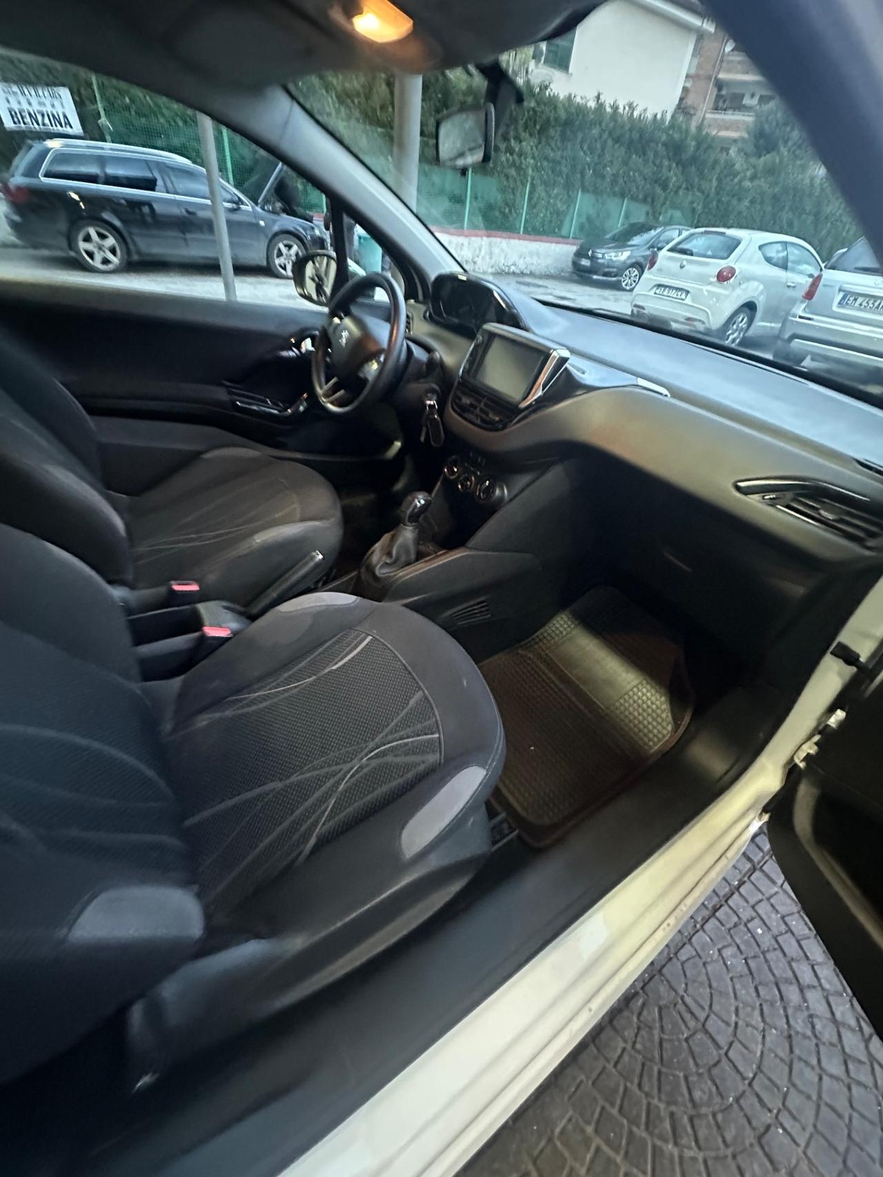 Peugeot 208 1.4 HDi 68 CV 3 porte Access