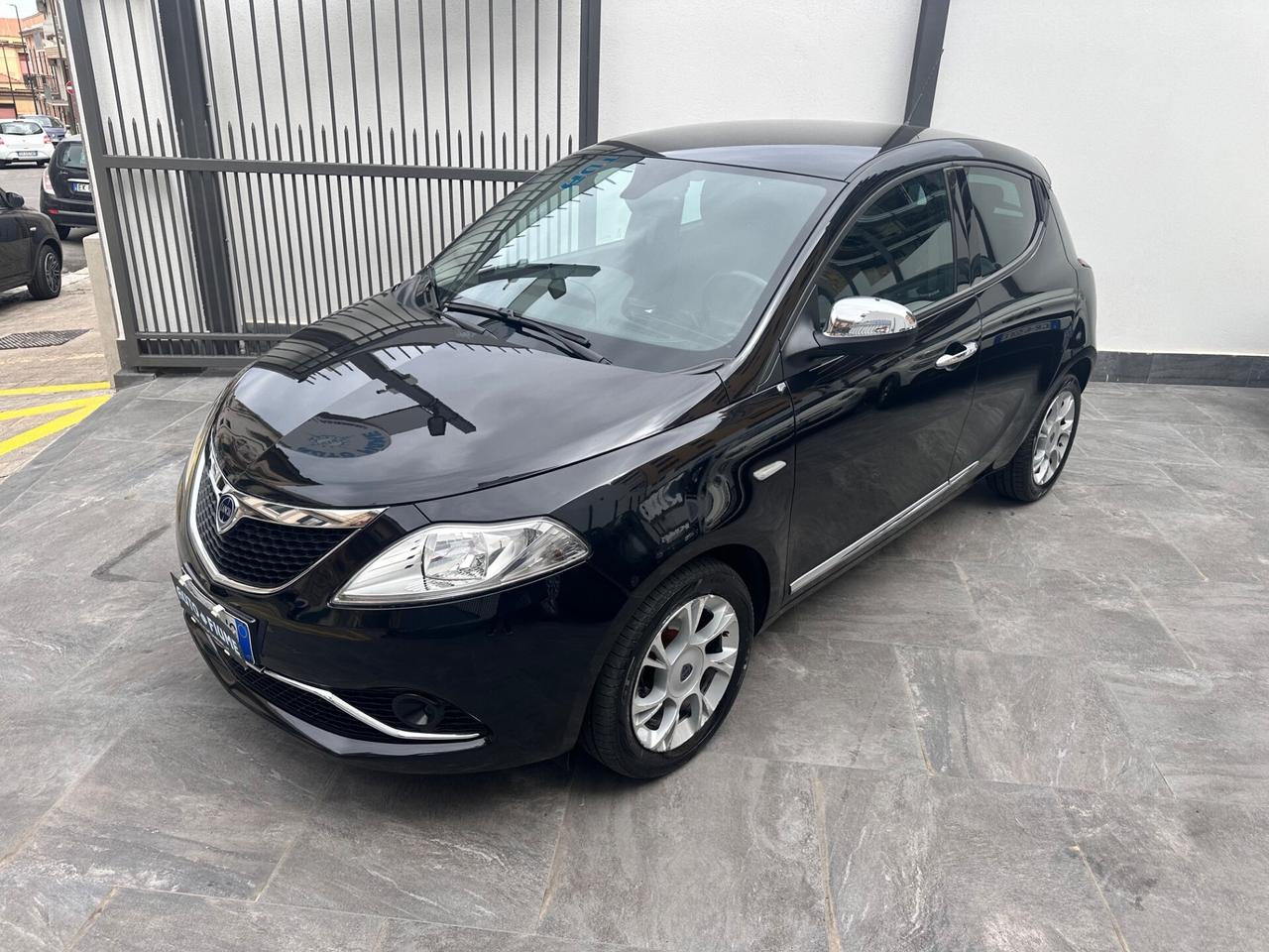 Lancia Ypsilon 1.2 69 CV 5 porte Gold
