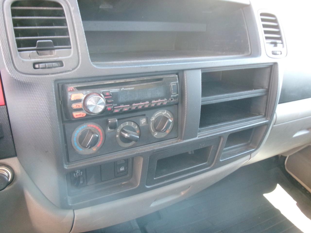Nissan Cabstar NT 400 35-12 E5 RIBALTABILE TRILATERALE CON SOVRASPONDE GANCIO TRAINO