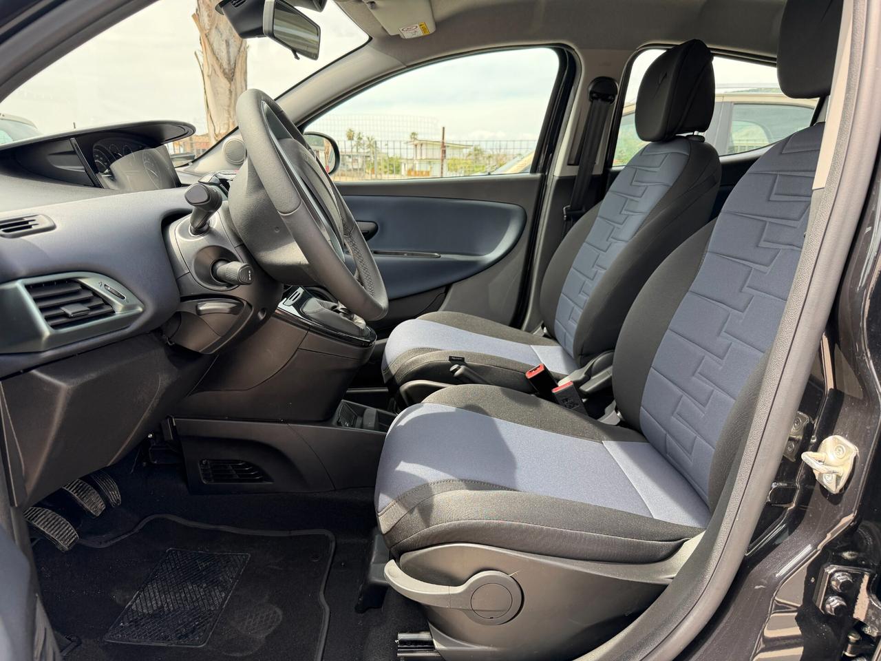 LANCIA YPSILON ANNO 2024 1.0 HYBRID 70 CV * KM 0