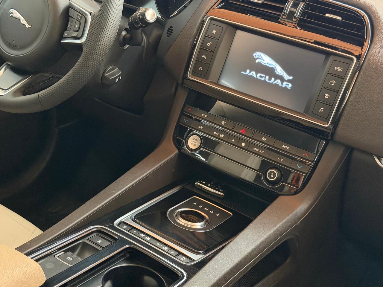 Jaguar F-Pace 2.0 D 180 CV - 24 MESI DI GARANZIA