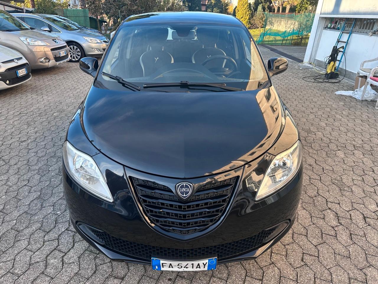 Lancia Ypsilon 1.2 69 CV 5 porte Silver