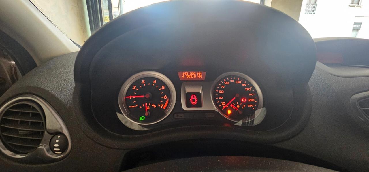 Renault Clio 1.2 16V 5 porte Dynamique