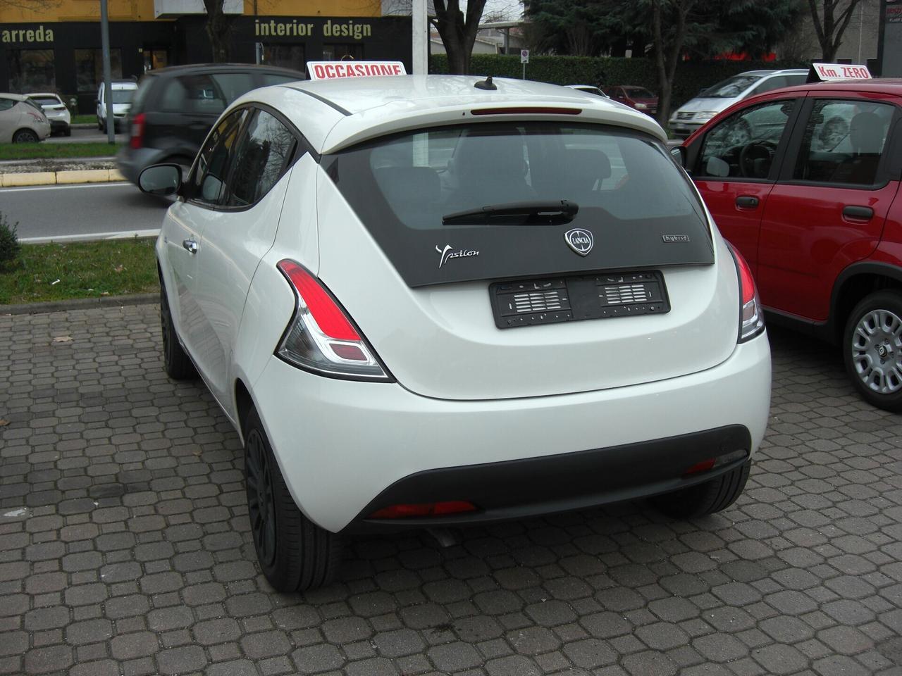 Lancia Ypsilon 1.0 5 porte Hybrid Silver