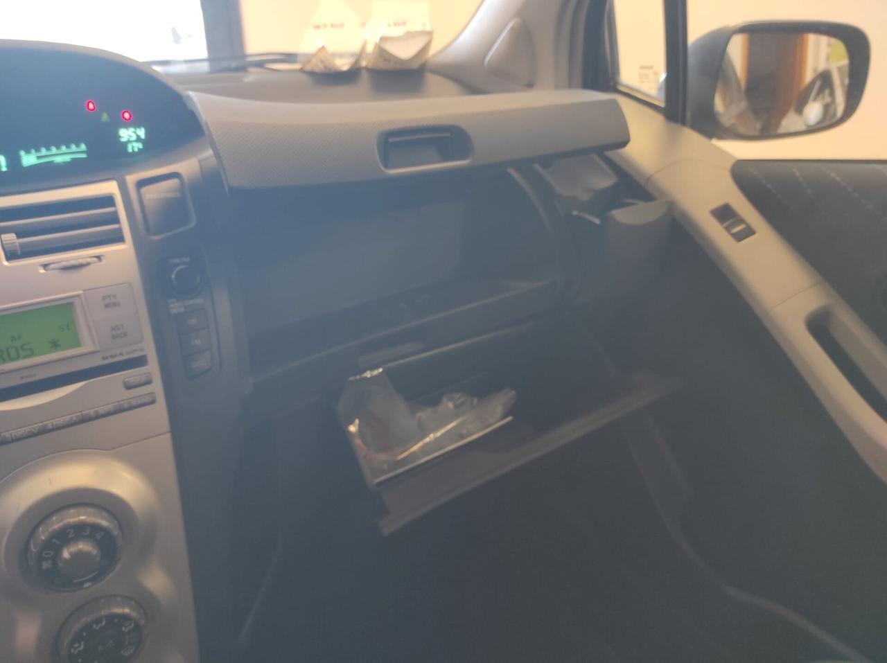 Toyota Yaris 1.3 5 porte Navi