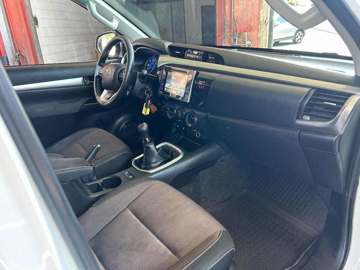 TOYOTA - Hilux 2.4 d-4d 4x4 EXECUTIVE TELECAMERA