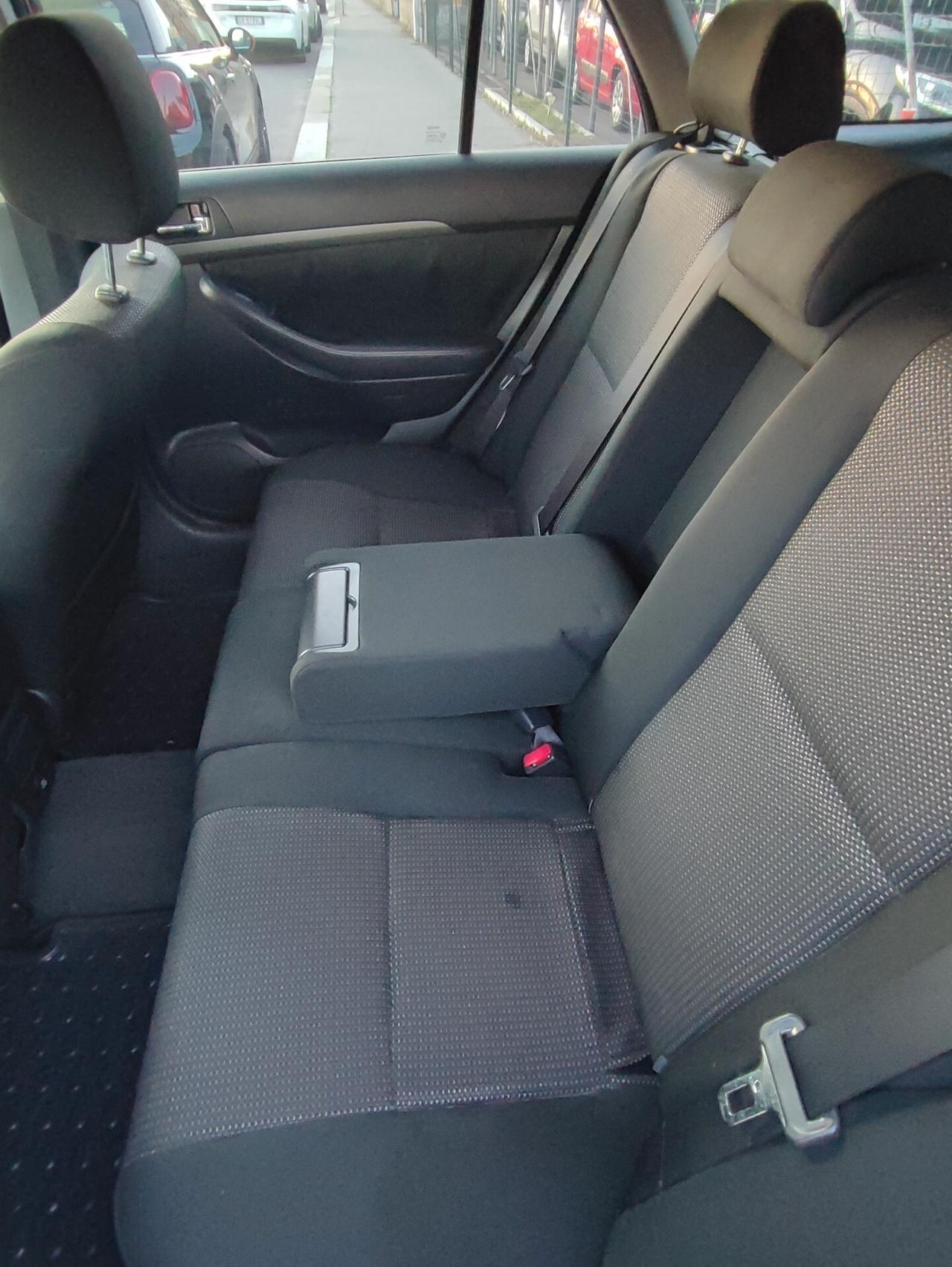 Toyota Avensis 2.0 D-4D 16V Station Wagon