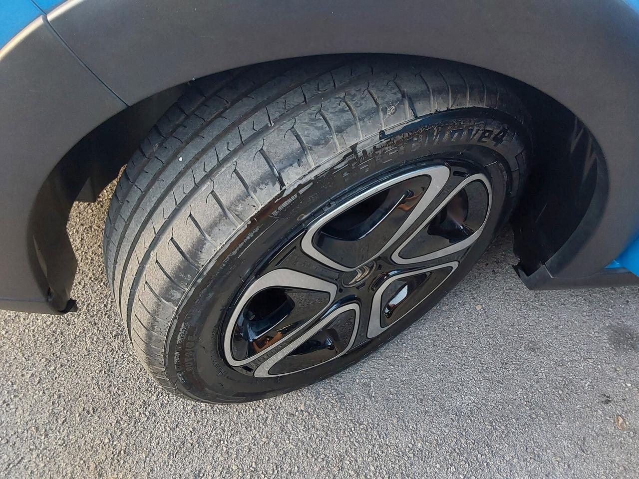 Citroen C3 1.2 PureTech 82 Cv Shine (Bicolore Metallizzato).