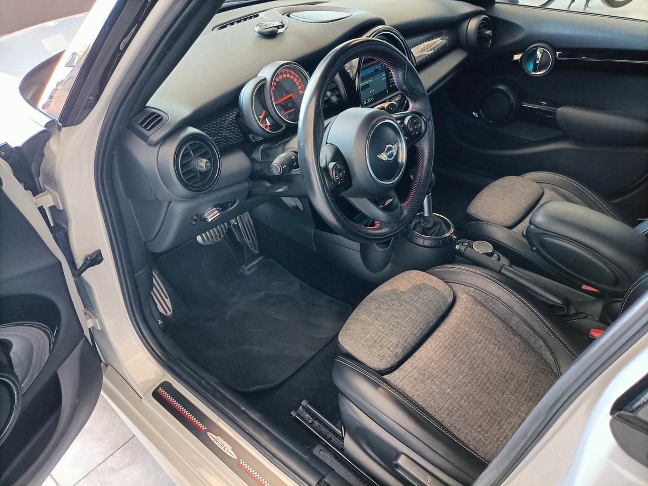 Mini Mini 2.0 Cooper SD Hype Auto 5 porte 01/2017