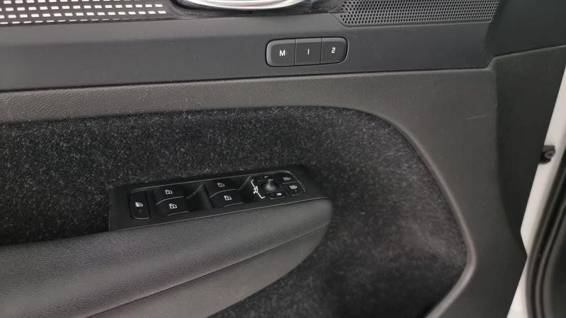 Volvo XC40 T5 Recharge Plug-in Hybrid R-design