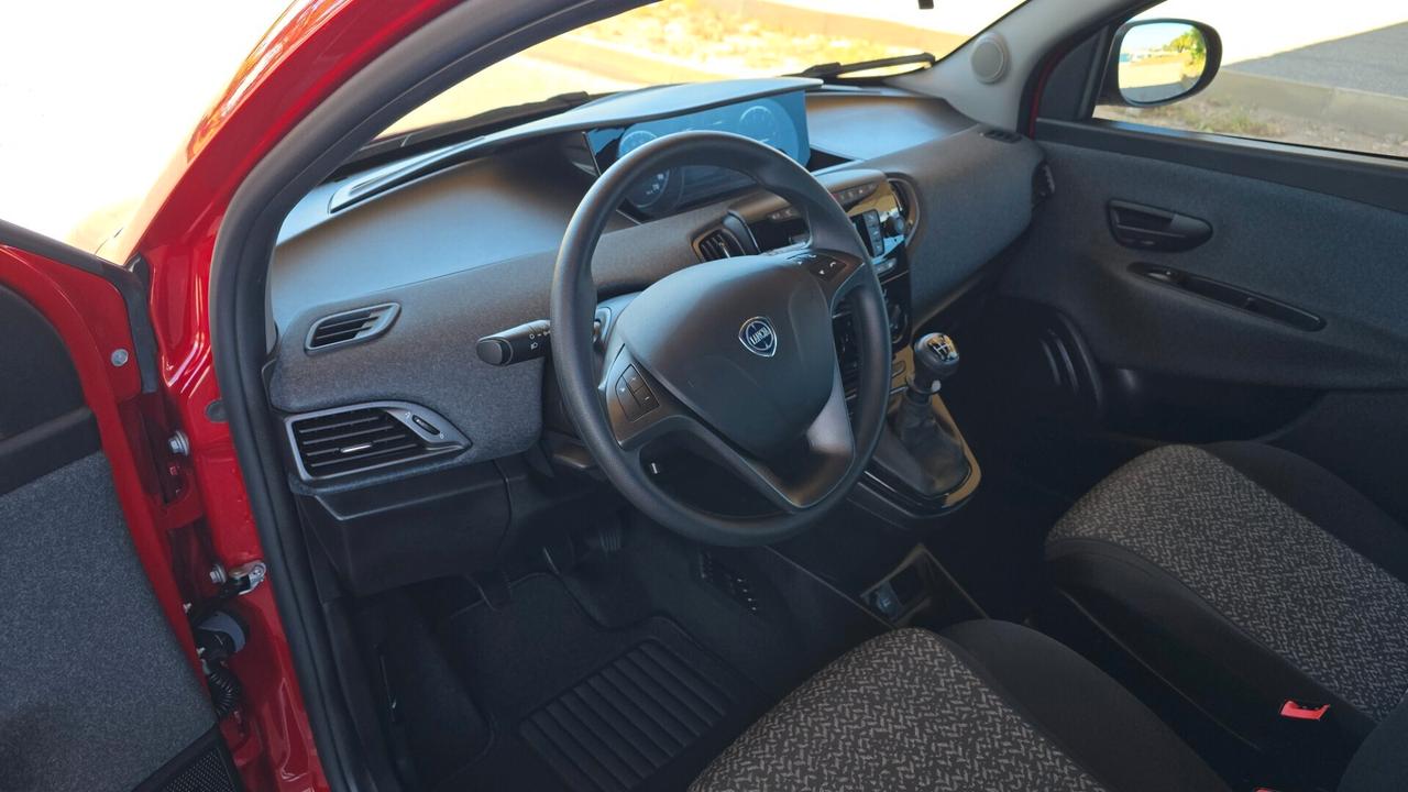 Lancia Ypsilon 1.0 FireFly 5 porte S&S Hybrid Ecochic Silver