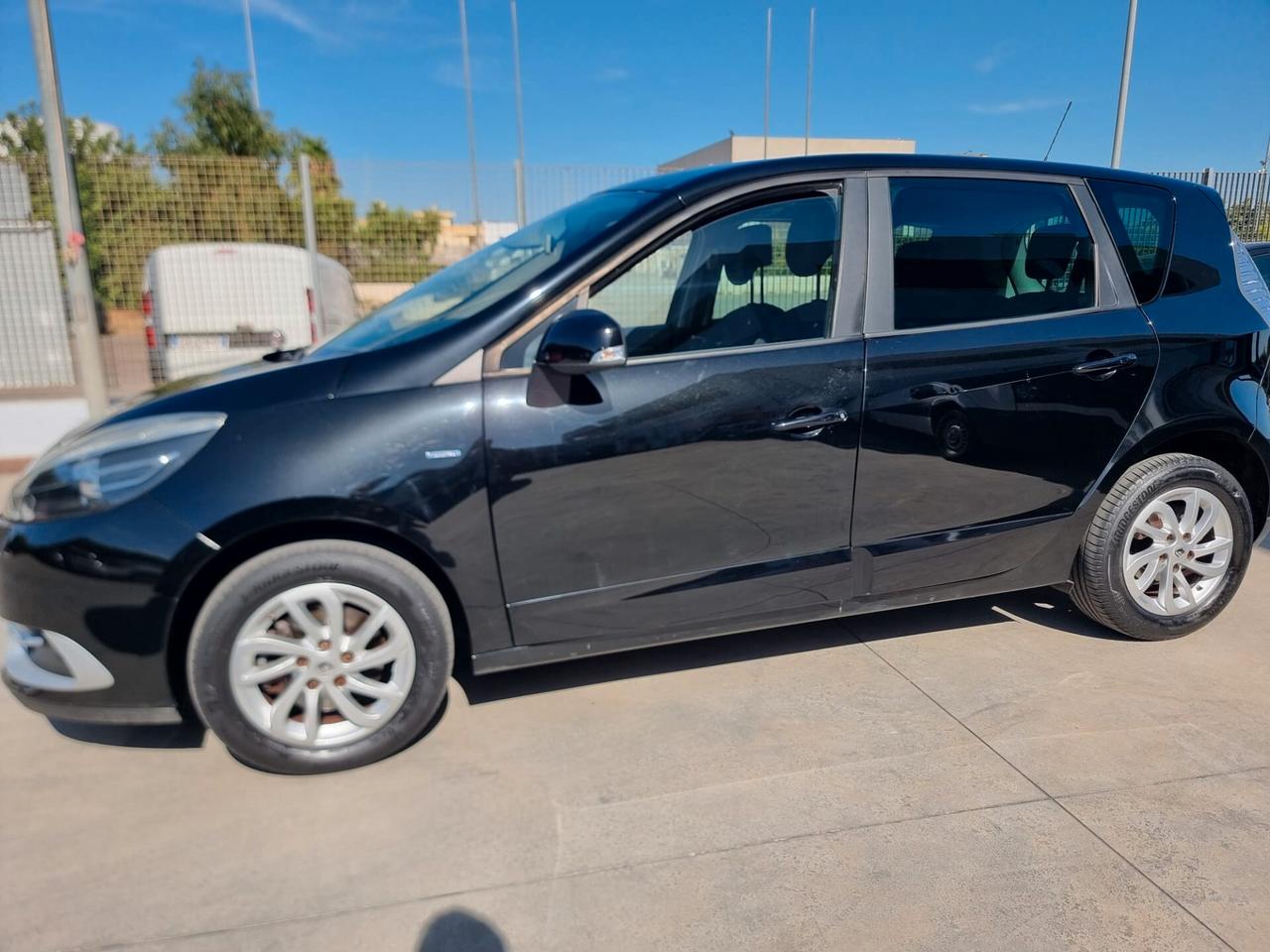 Renault Scenic Scénic XMod dCi 110 CV EDC Limited