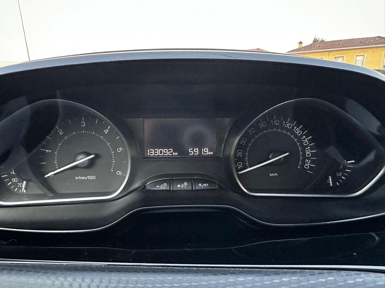 Peugeot 2008 BlueHDi 100 S&S Black Matt