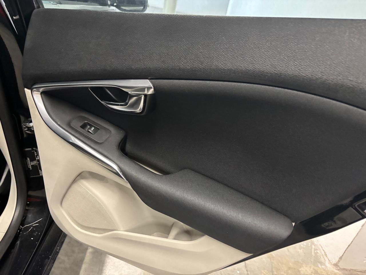 Volvo V40 D2 1.6 |INTERNI B-COLOR|TETTO|