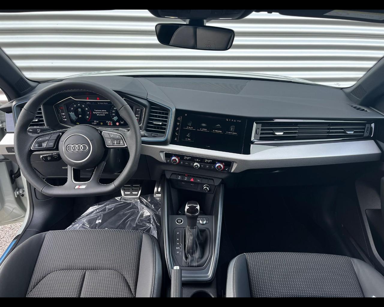 AUDI A1 ALLSTREET 35 TFSI S-TRONIC IDENTITY CONTRAST
