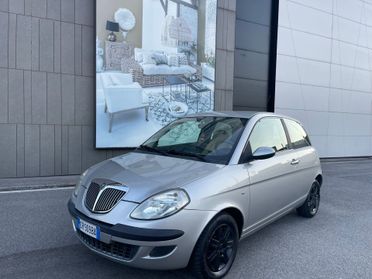 Lancia Ypsilon 1.2 16V Platino