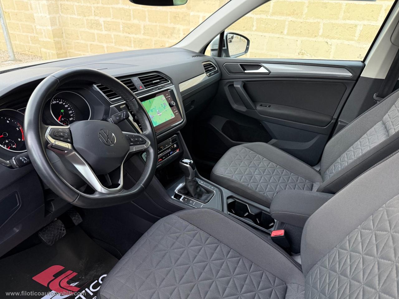 VOLKSWAGEN Tiguan 2.0 TDI 150CV SCR DSG Life TELECAMERA - FARI LED -FULL