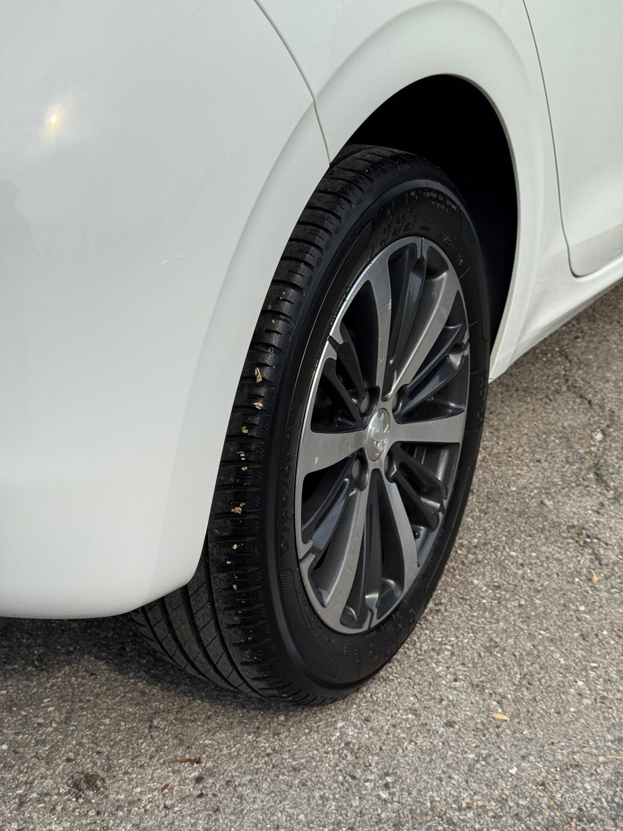 Peugeot 208 BlueHDi 75 5 porte black line 2017