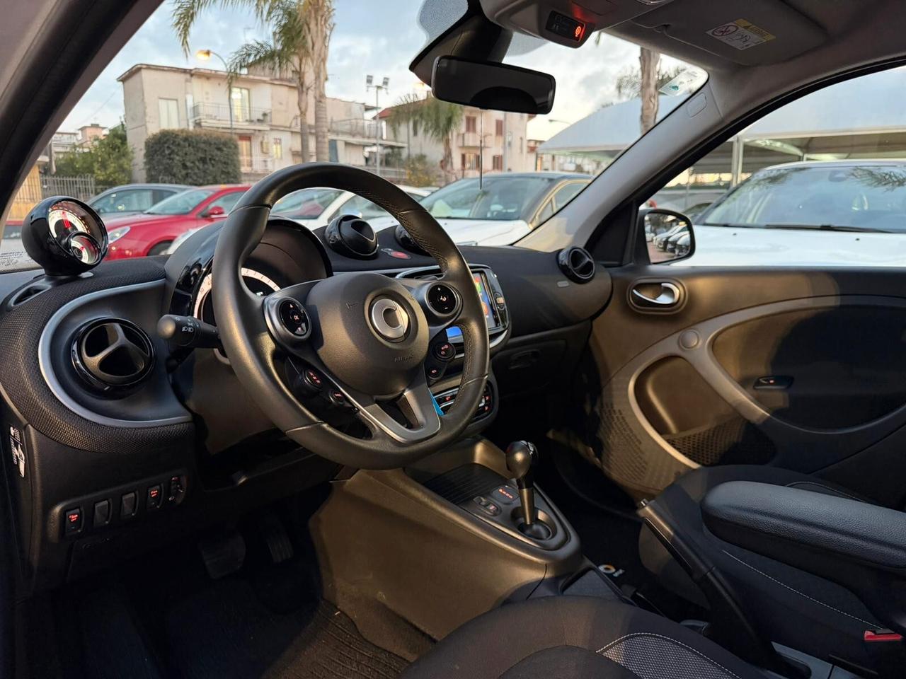 Smart ForFour EQ Pulse