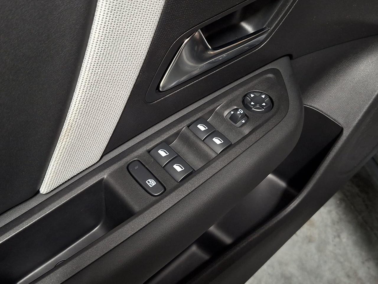 Citroen C4 X 1.2 PureTech 130CV Plus EAT8 Km. 0 MY'25