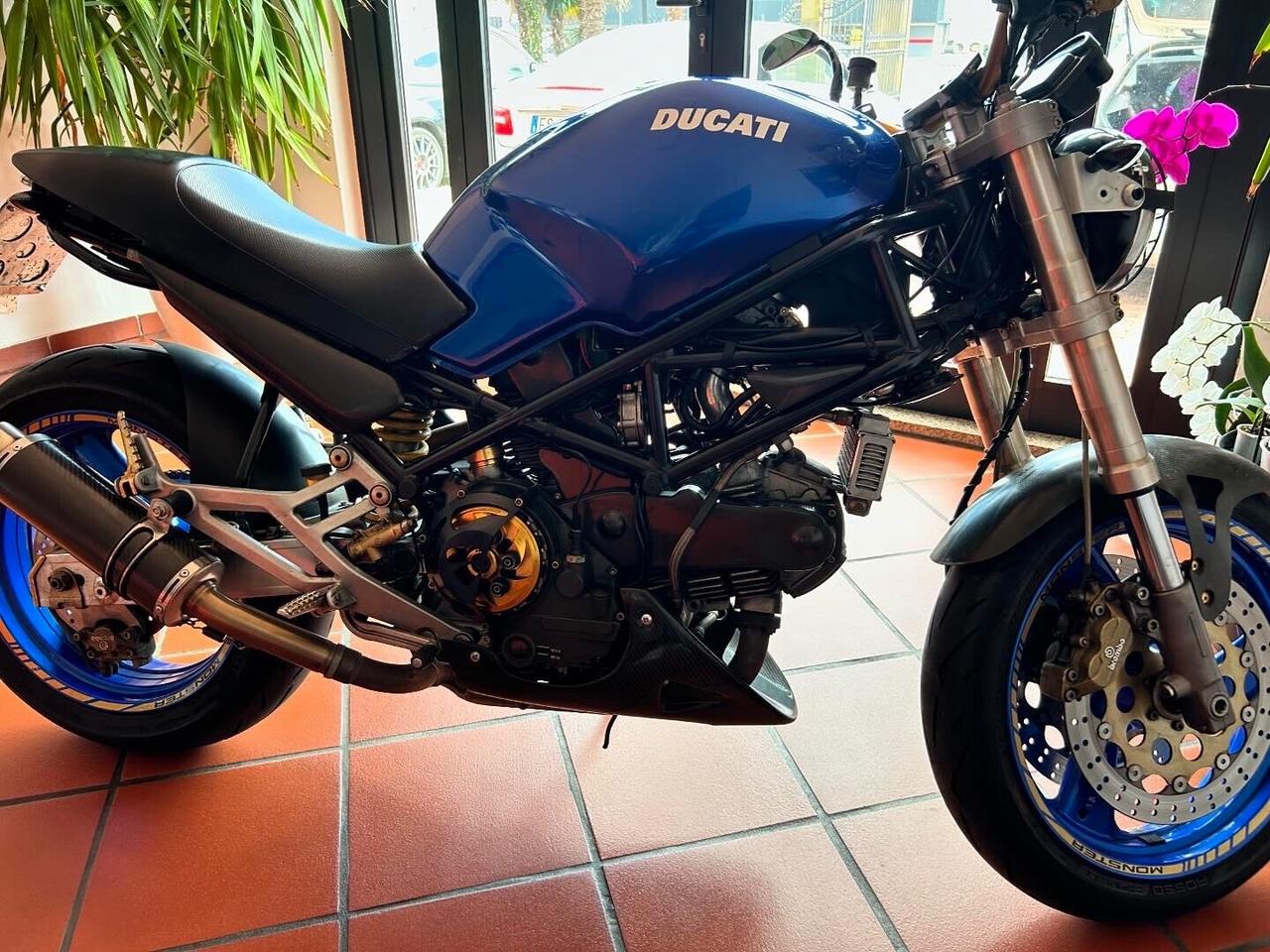 Ducati monster 900