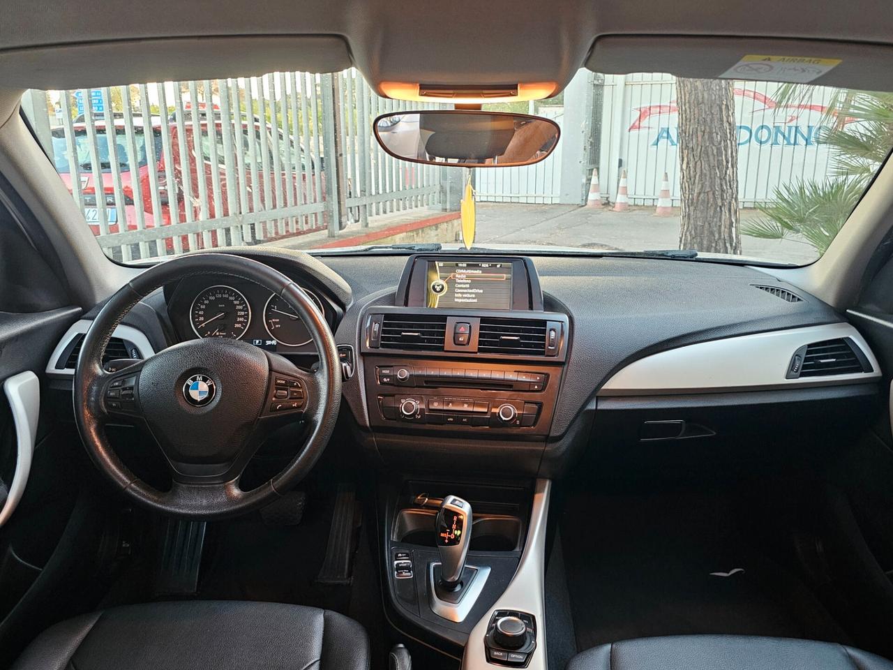 Bmw 116d 5p. Unique