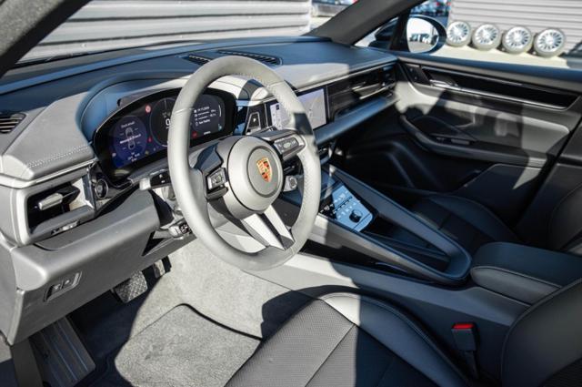 PORSCHE Macan EV 4S "CON VINCOLO FINANZIAMENTO IN SEDE"