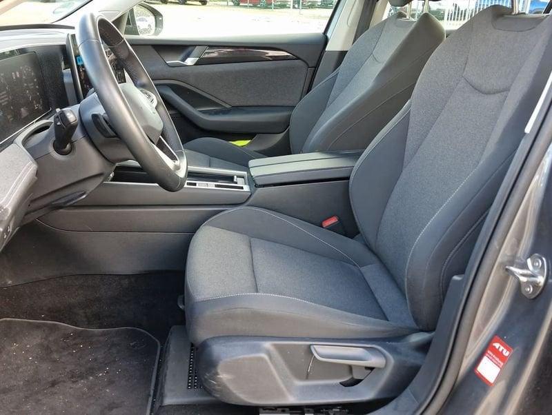 Volkswagen Passat Variant 1.5 eTSI ACT DSG Camera 17" Navi