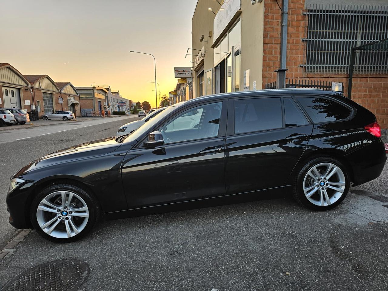 Bmw 316d 115cv Touring Sport*Aut*Navi*Bi-Xeno*Pdc*18*