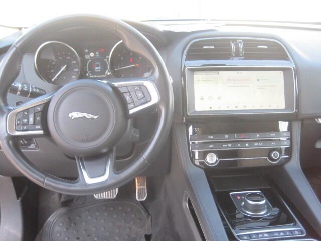 Jaguar F-Pace 2.0 D 180 CV AWD aut. Prestige