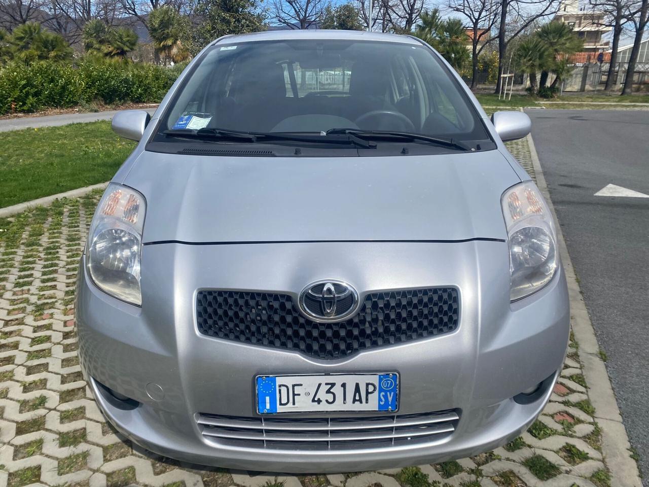 Toyota Yaris 1.0 5 porte Sol