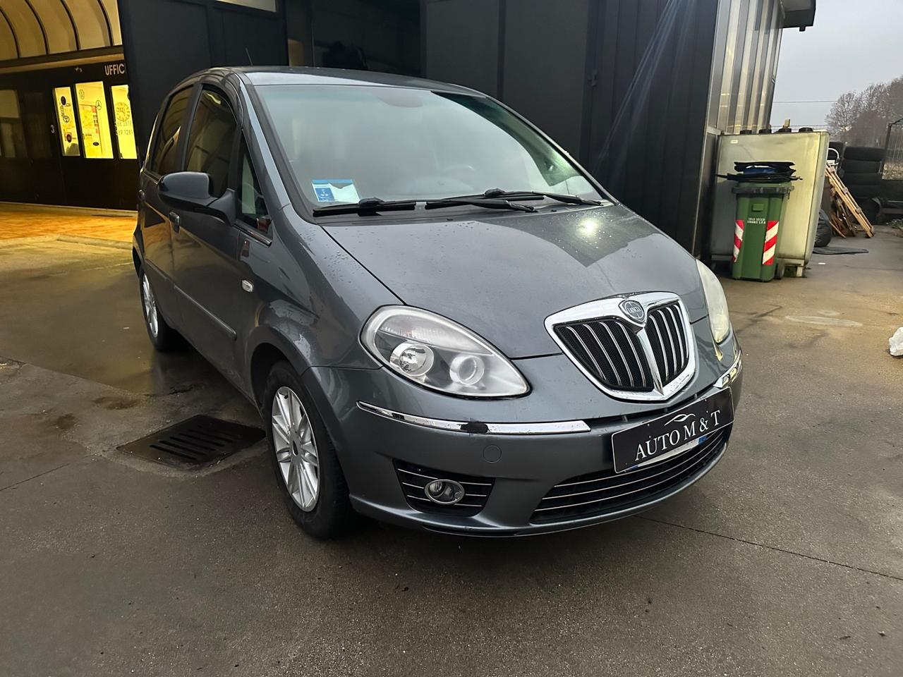 Lancia Ypsilon 1.3 MJT 75 CV Unyca