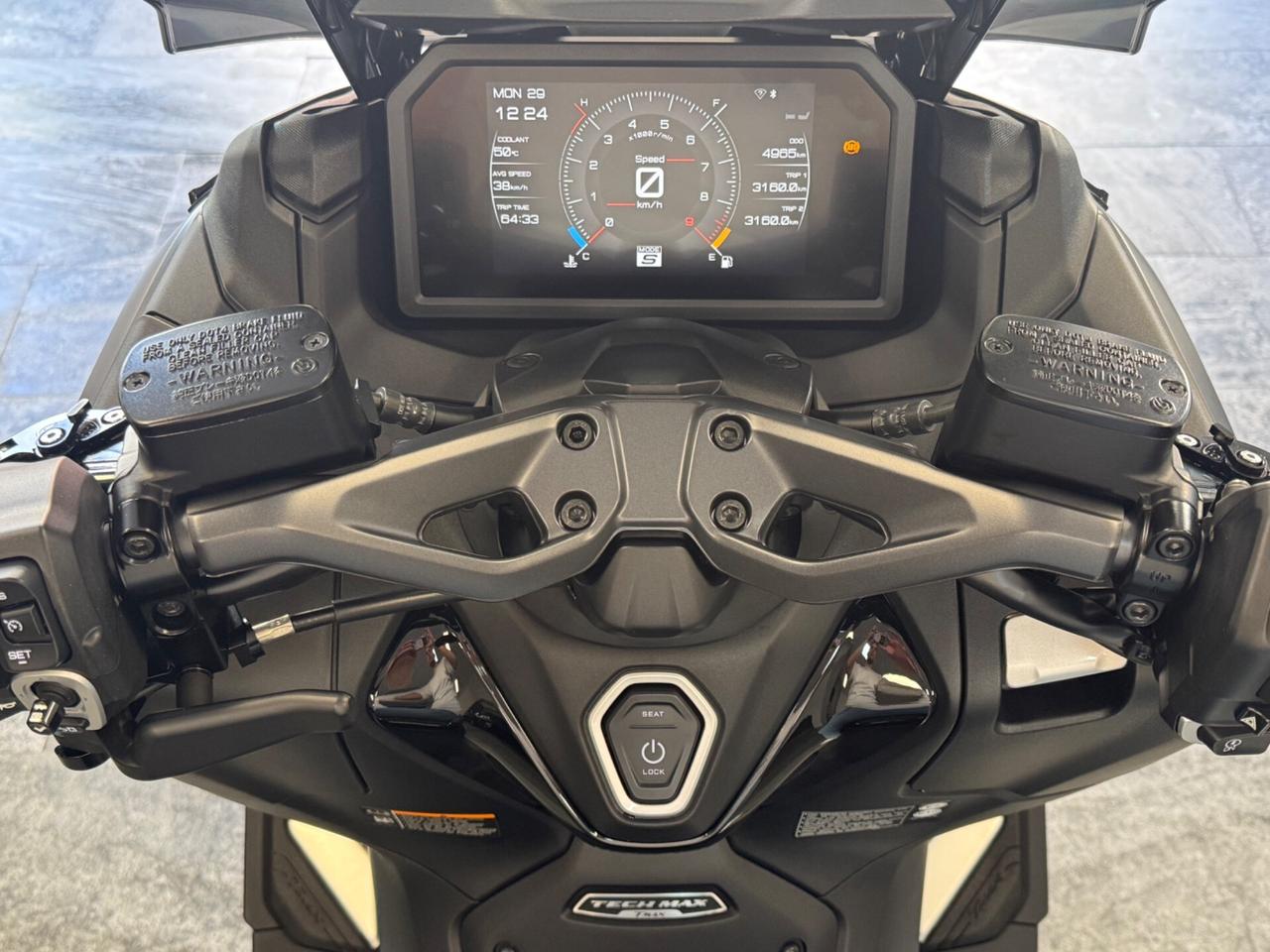 Yamaha TMAX 560 DARK MAGMA TECH MAX