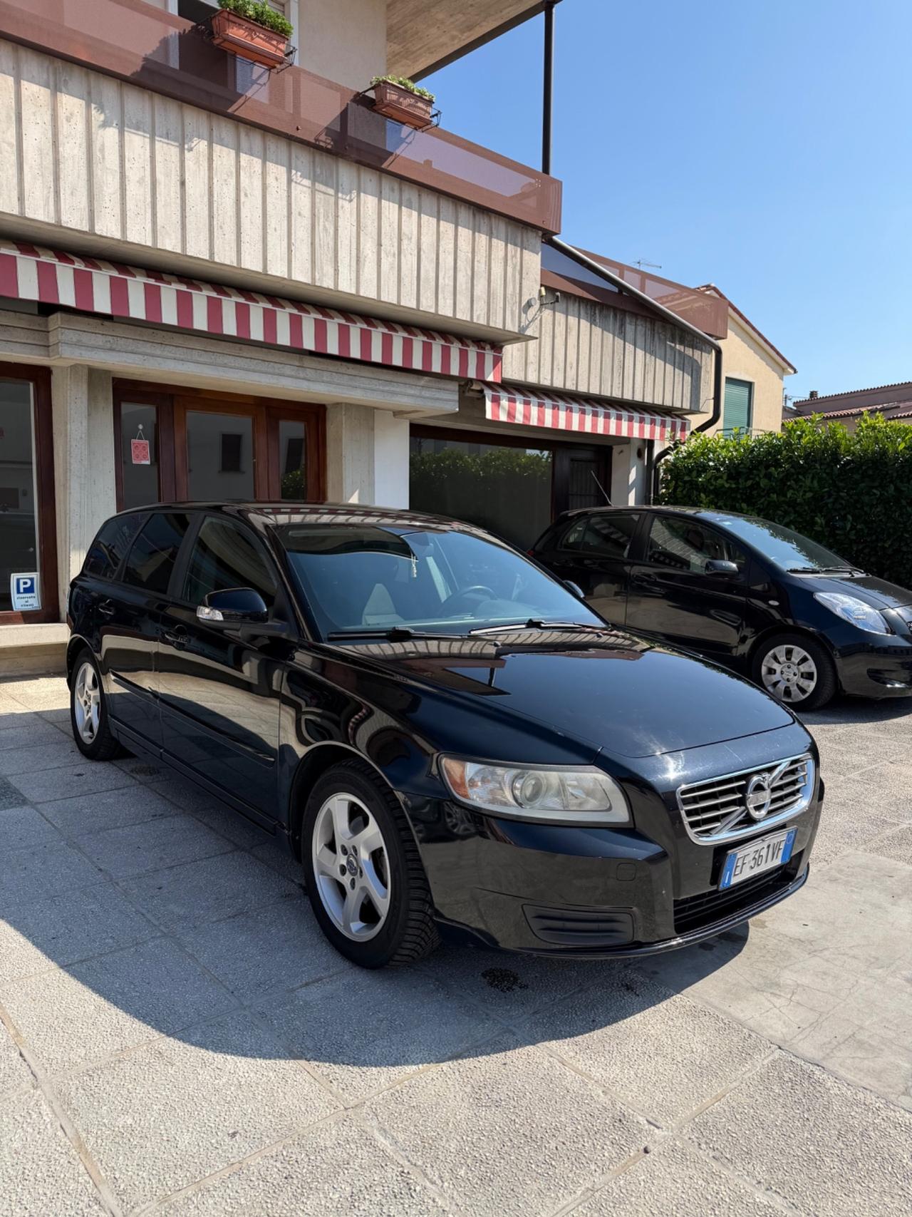 Volvo V50 D2 R-design