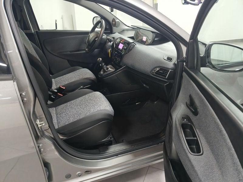 Lancia Ypsilon 1.0 FireFly 70cv Hybrid Silver