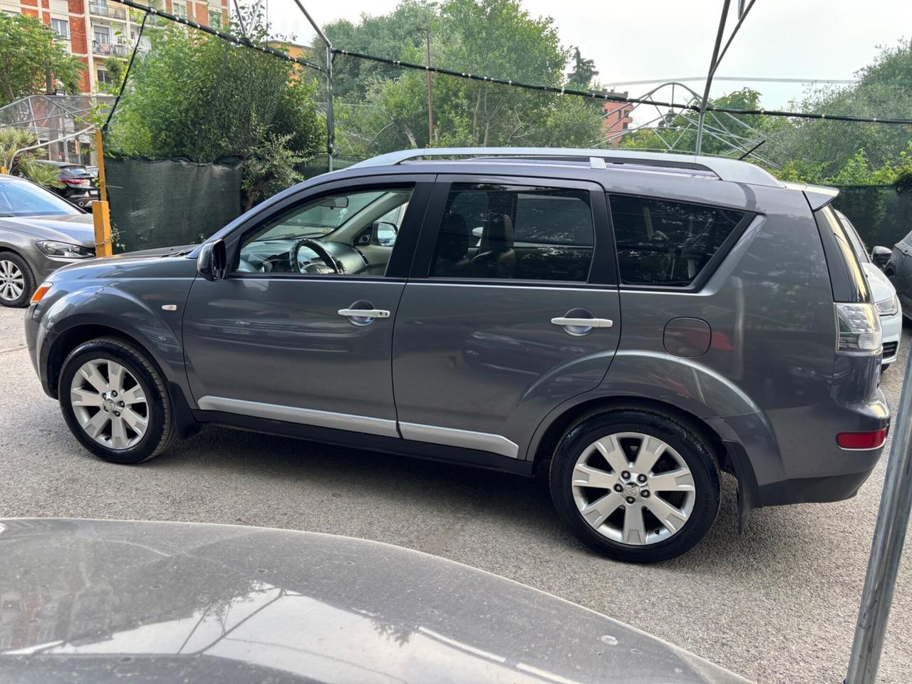 Mitsubishi Outlander 2.2 DI-D 7 posti 4x4