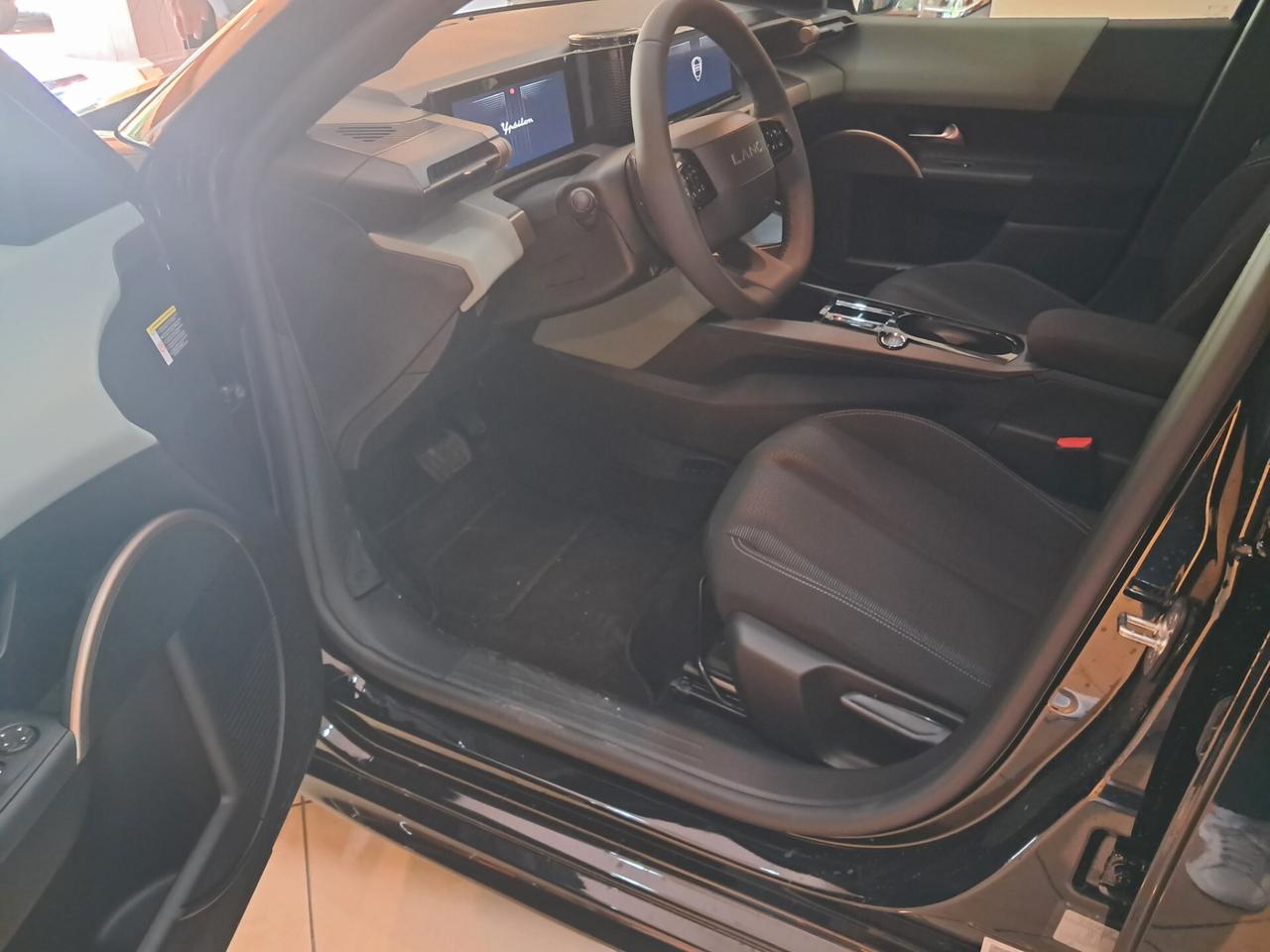 Lancia Ypsilon Hybrid e-DCT