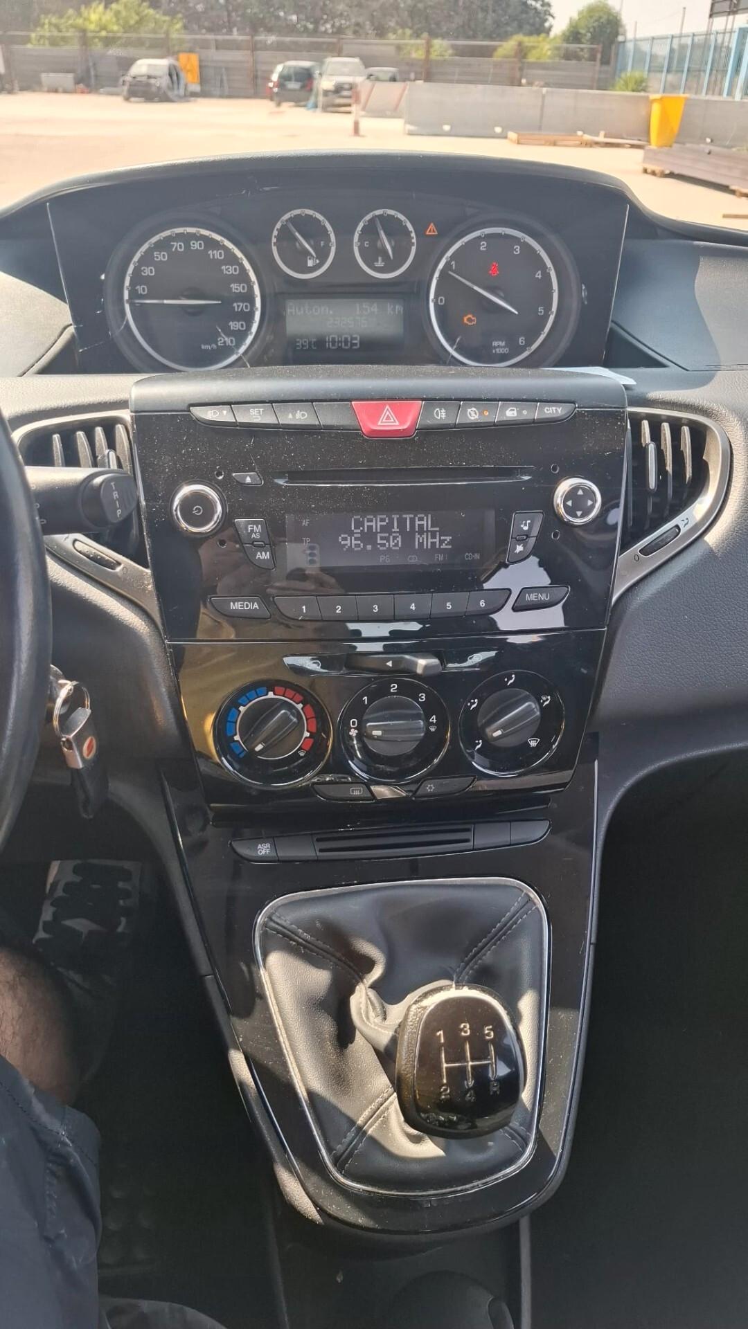 Lancia Ypsilon 1.3 MJT 16V 95 CV 5 porte S&S Silver