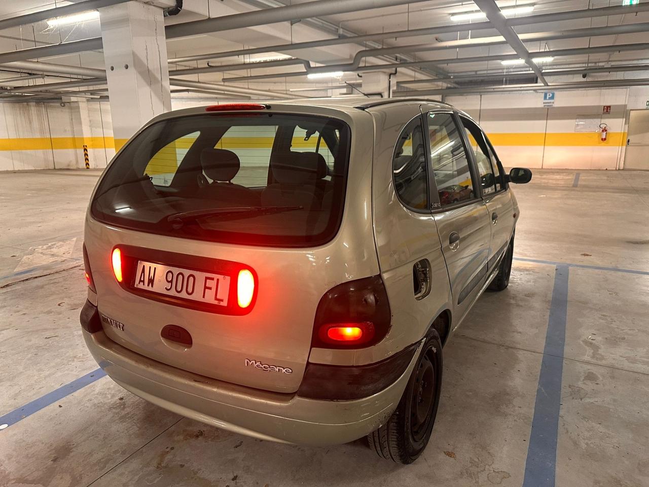 RENAULT MEGANE SCENIC 1.6 BENZINA NEOPATENTATI