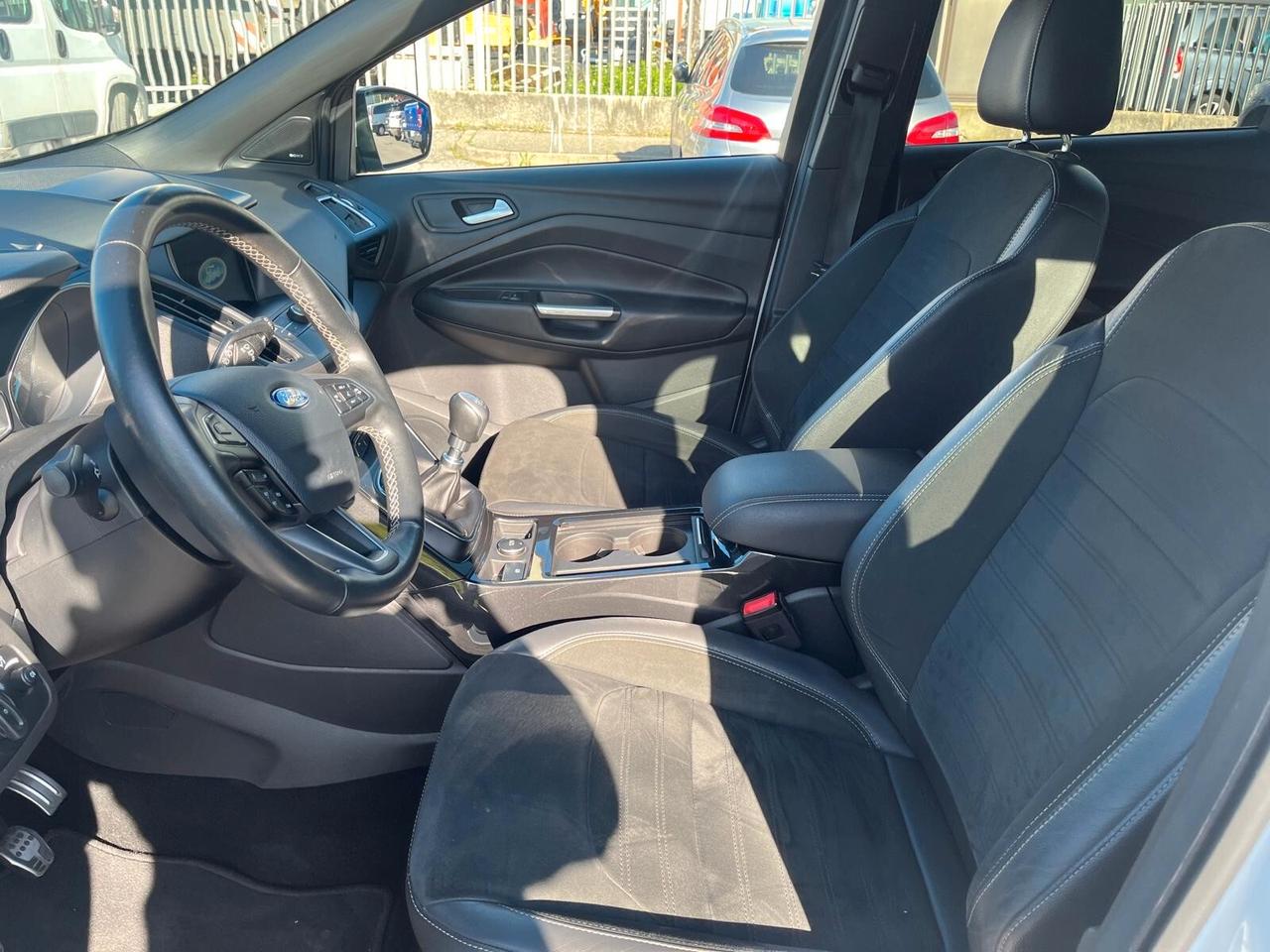 Ford Kuga 1.5 TDCI 120 CV 2WD ST-Line